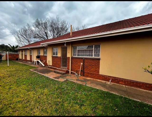 4 BEDROOM HOUSE FOR SALE IN POLLAK PARK